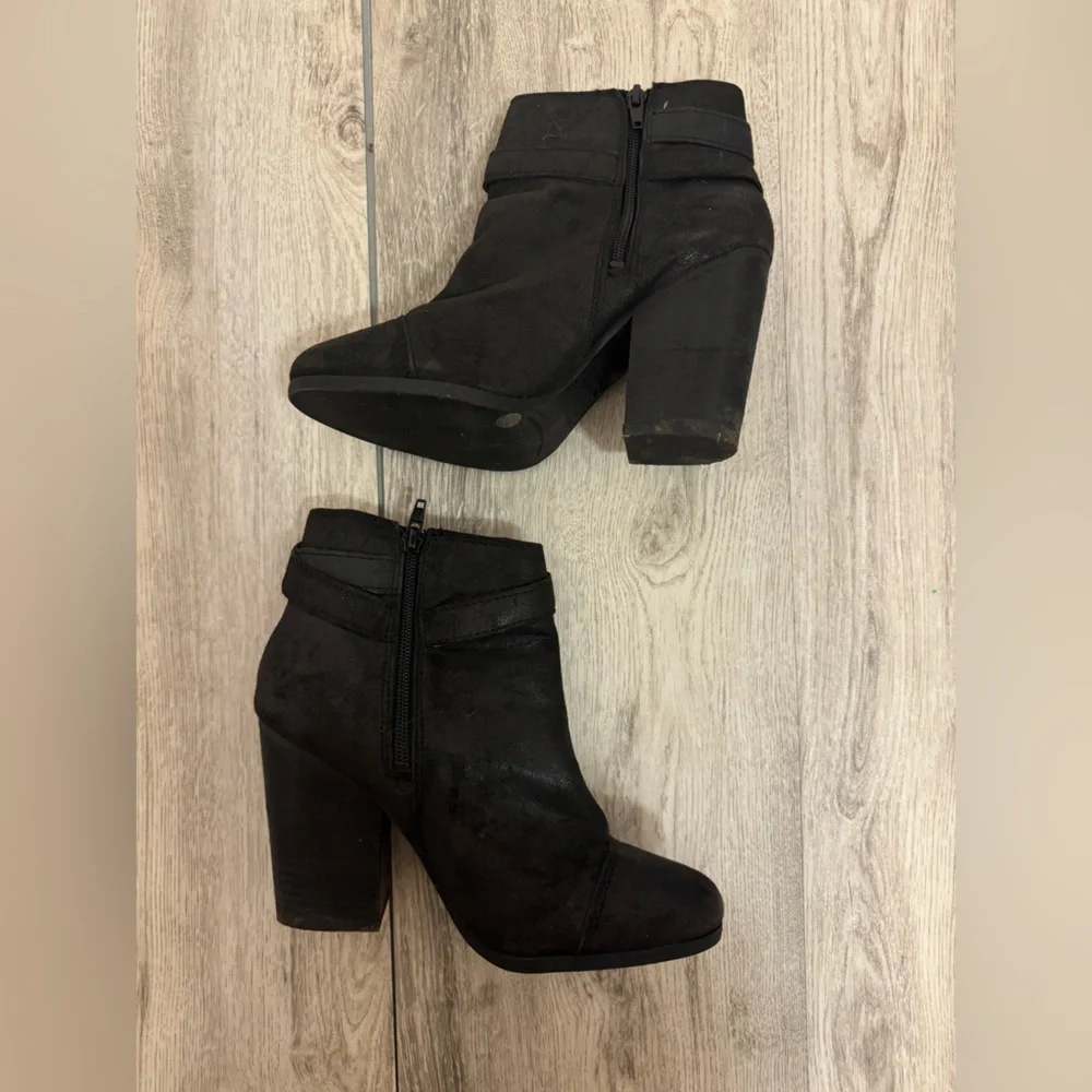 Lucky Brand Black Heeled Boots with Chunky Heel - Picture 2 of 6